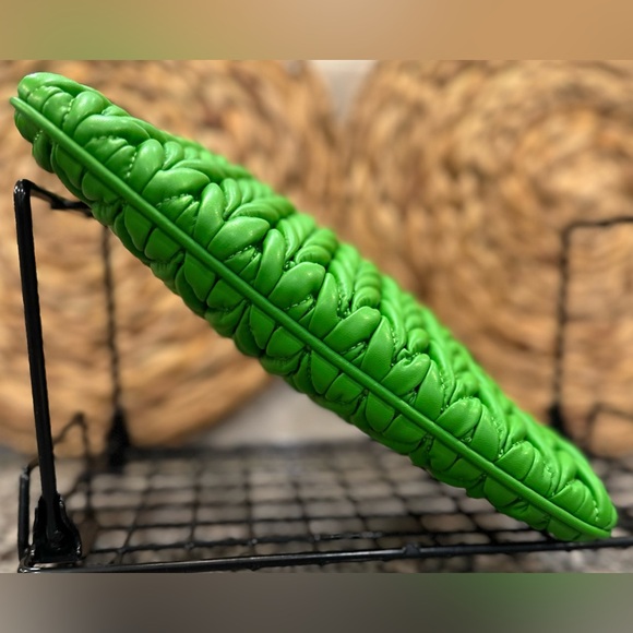 SHIRALEAH JODY ZIP POUCH, GREEN ✨LIKE NEW✨ - Picture 7 of 15